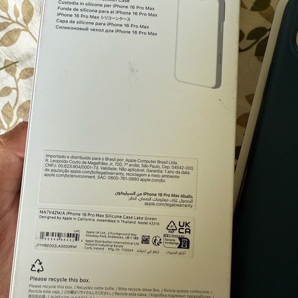Apple Lake Green Silicone Case for iPhone 16 Pro Max BRAND NEW - Picture 3 of 3